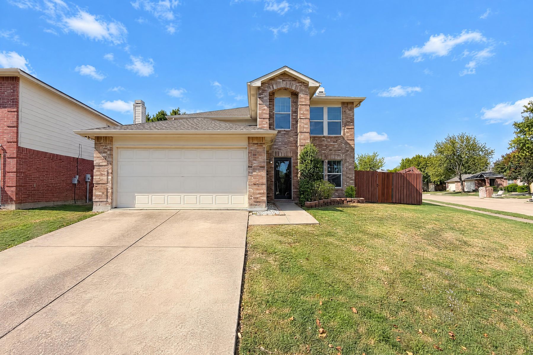 Photo 1 of 2708 White Oak Dr
