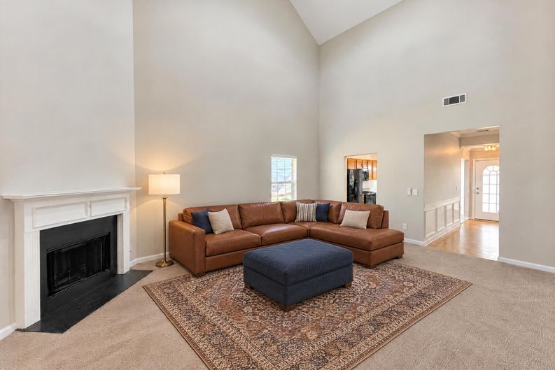 Photo 7 of 23 of 302 Bonnes Dr, Austell, GA