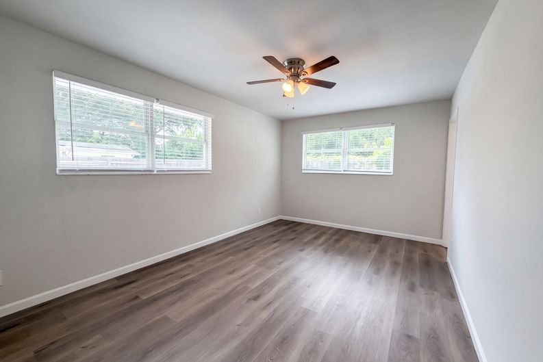 Photo 4 of 25 of 4406 Lane Ave S, Jacksonville, FL