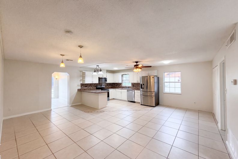 Photo 7 of 38 of 904 Spring Creek Dr, Ocoee, FL