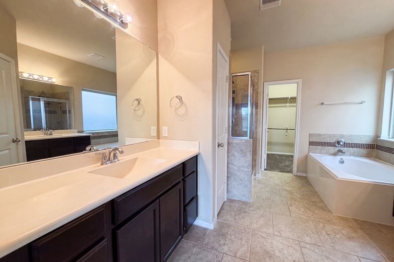 Photo 8 of 17 of 4511 Fenway Park Way, Spring, TX
