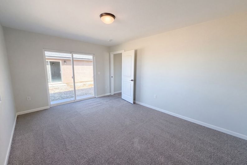 Photo 6 of 19 of 14100 Nightshade Rd, Apple Valley, CA