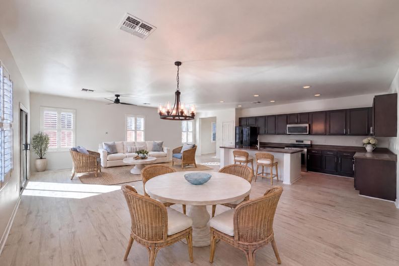 Photo 8 of 22 of 40877 W Bedford Dr, Maricopa, AZ