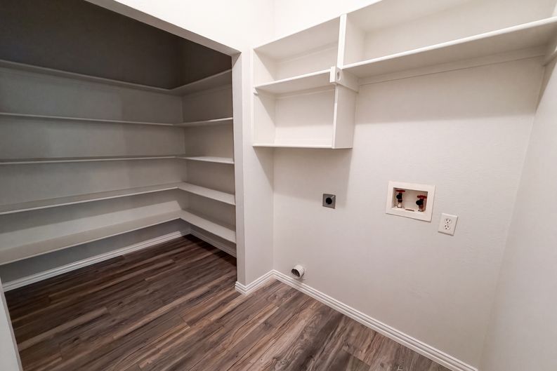 Photo 17 of 20 of 448 N Waterford Oaks Dr, Cedar Hill, TX