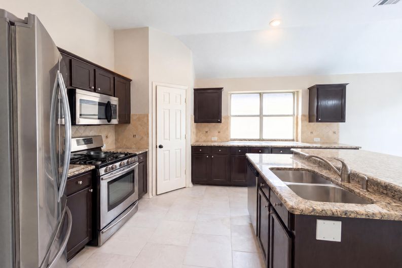 Photo 6 of 17 of 1441 Forest Oaks Ct, Frisco, TX