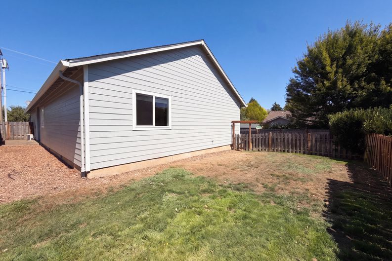 Photo 5 of 22 of 1586 NE Grandhaven St, McMinnville, OR