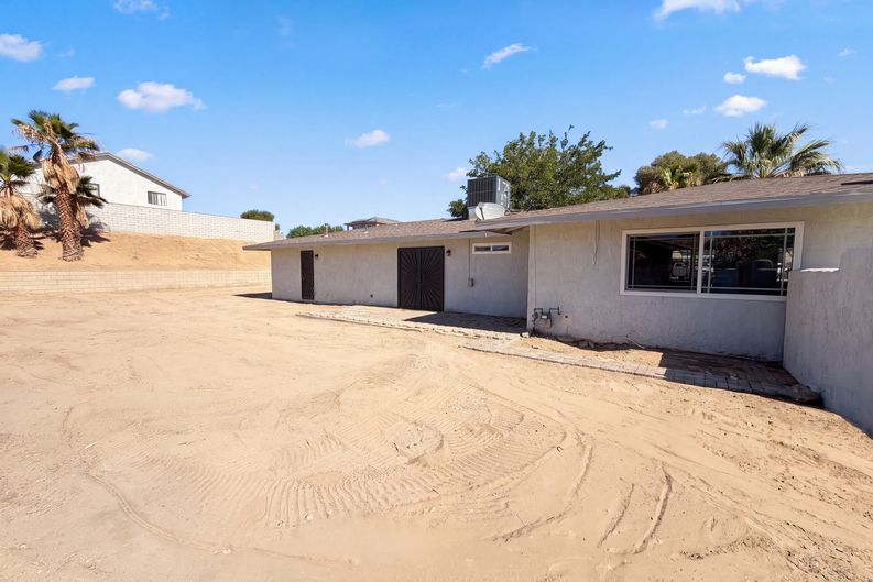 Photo 17 of 18 of 14729 Hartford Ln, Helendale, CA