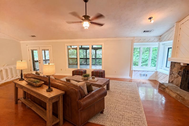 Photo 12 of 53 of 4958 Scotts Creek Trl, Peachtree Corners, GA
