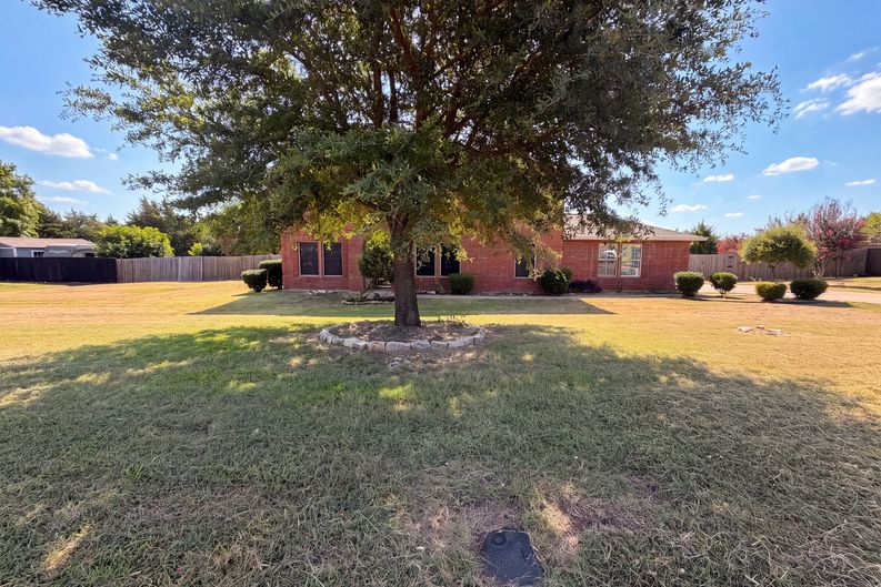 Photo 17 of 21 of 3940 Victory Ct, Midlothian, TX