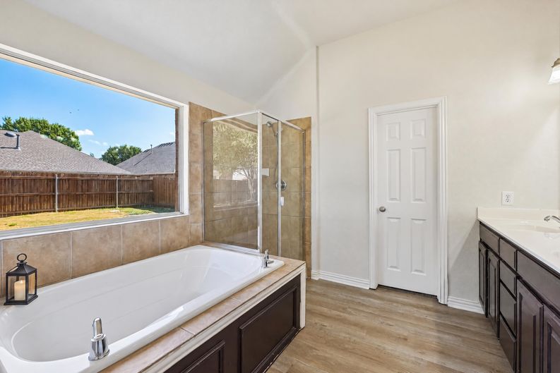 Photo 20 of 35 of 1009 Spinnaker Dr, Forney, TX
