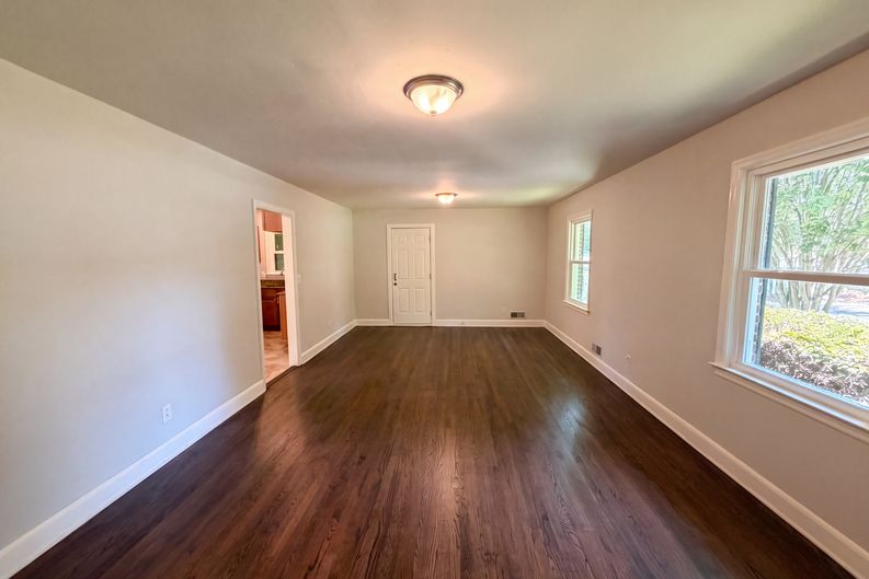 Photo 11 of 23 of 927 Greenlawn Dr, Columbia, SC