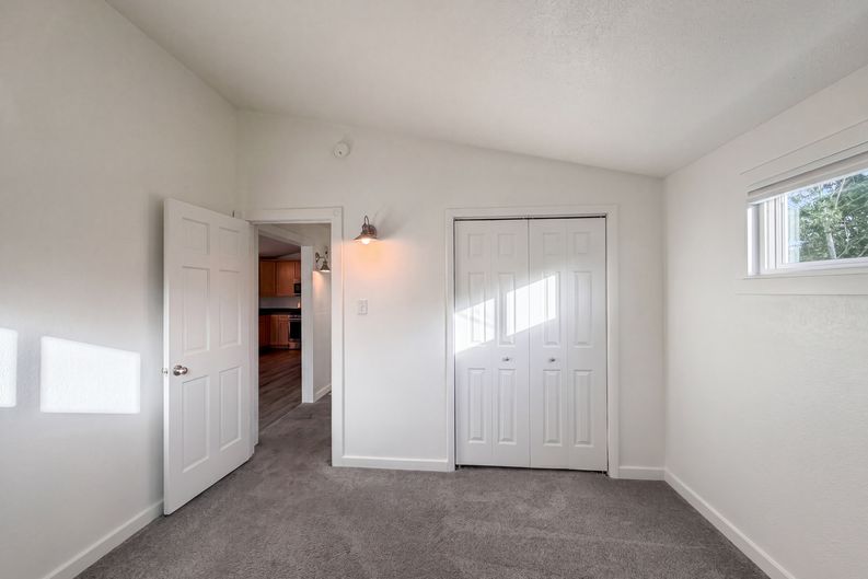 Photo 4 of 16 of 433 Sunnyside Ln, Longmont, CO
