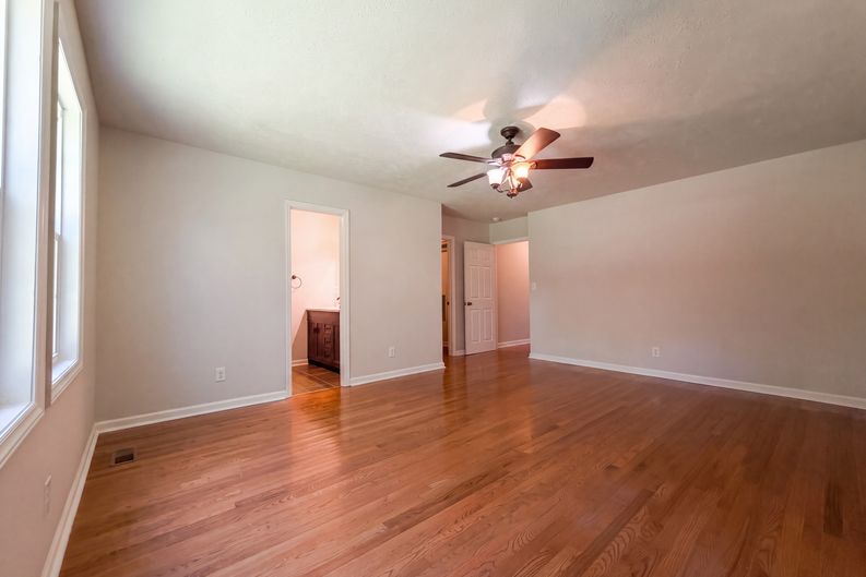 Photo 10 of 19 of 4060 Rosehill Rd, Fayetteville, NC