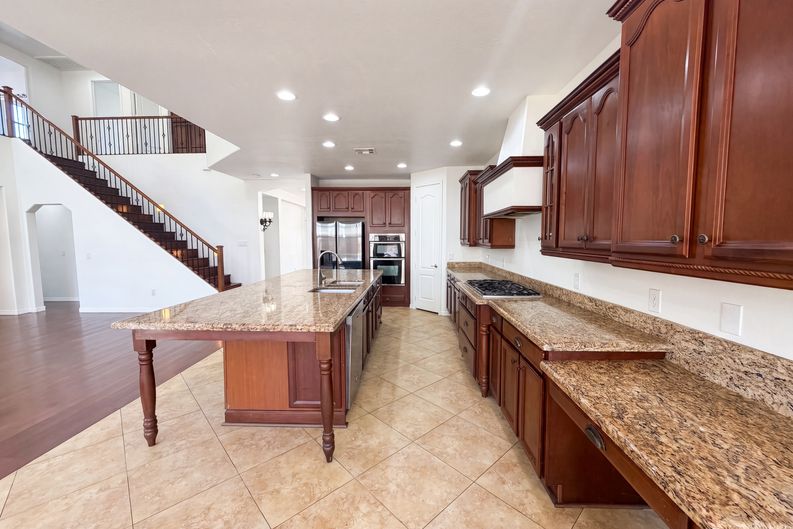 Photo 8 of 46 of 4118 W Saint Anne Ave, Phoenix, AZ