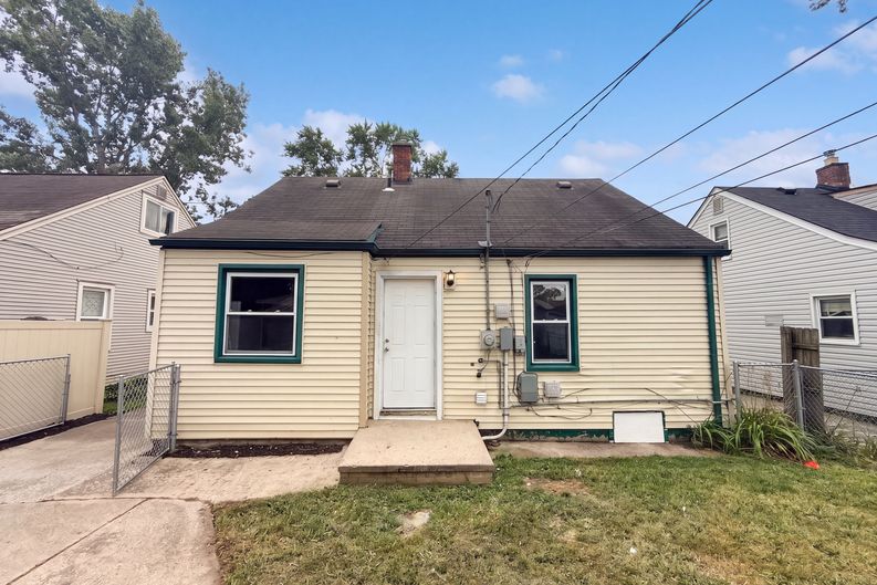 Photo 5 of 40 of 24346 Lehigh St, Dearborn Heights, MI