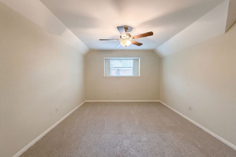 Photo 17 of 26 of 17406 Ridge Top Dr, Houston, TX