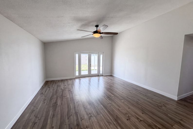 Photo 9 of 32 of 3800 Seminole Dr, Orlando, FL