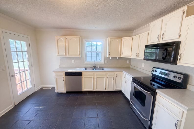 Photo 9 of 26 of 109 Briarcreek Dr, Winston Salem, NC