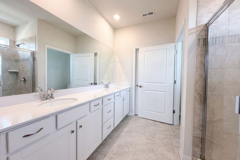 Photo 10 of 16 of 190 Abersham Dr, Mooresville, NC
