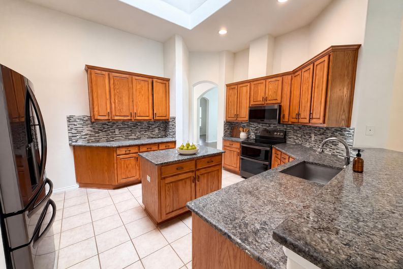 Photo 11 of 24 of 117 Brentwood Dr, Georgetown, TX