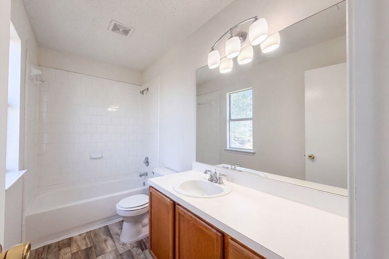 Photo 19 of 30 of 4325 Falcon Dr, Sherman, TX
