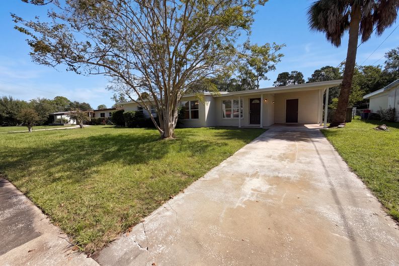 Photo 15 of 17 of 1737 Hawaii Dr E, Jacksonville, FL