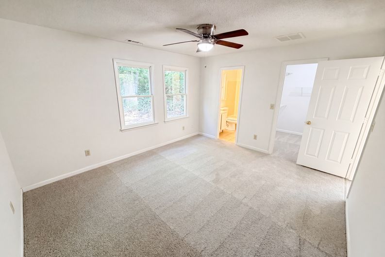 Photo 4 of 26 of 1150 Magnolia Way SE, Smyrna, GA