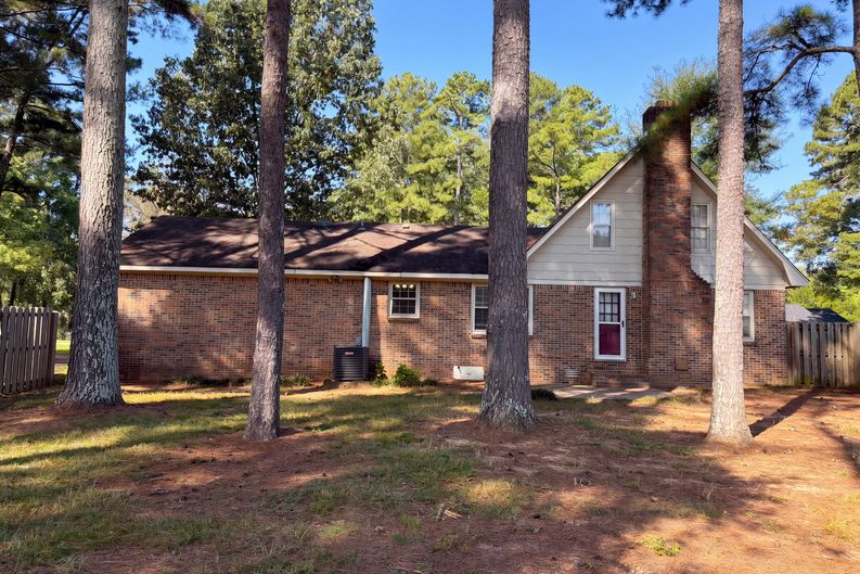 Photo 5 of 24 of 4706 Pineywood Dr SW, Decatur, AL