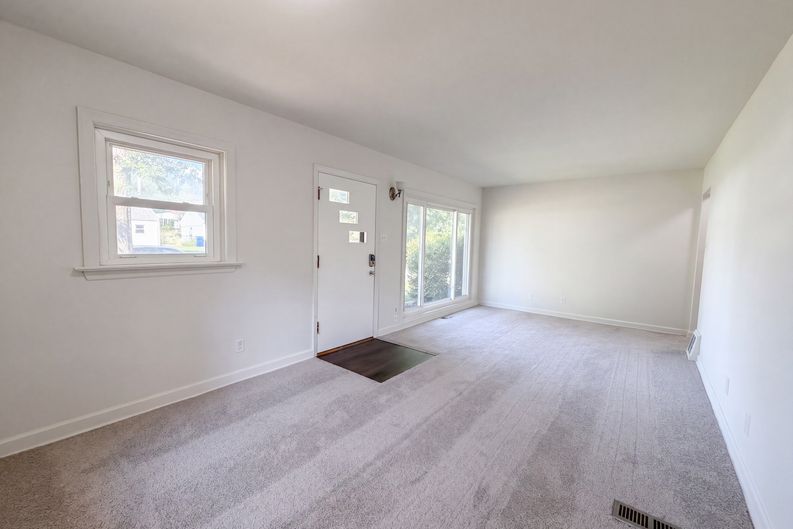 Photo 6 of 18 of 1320 Gahan Dr, Florissant, MO