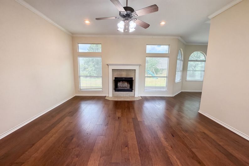 Photo 5 of 16 of 11117 Weatherford Dr, Belton, TX