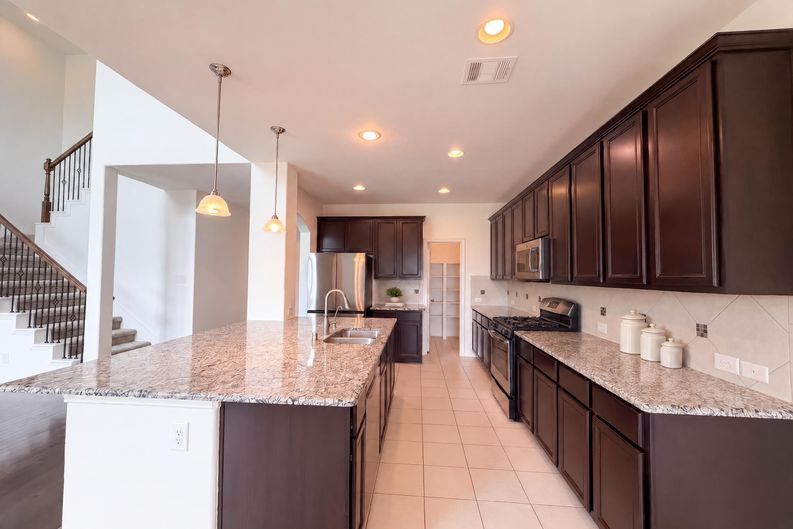 Photo 8 of 28 of 19607 Pecos Bend Ct, Cypress, TX