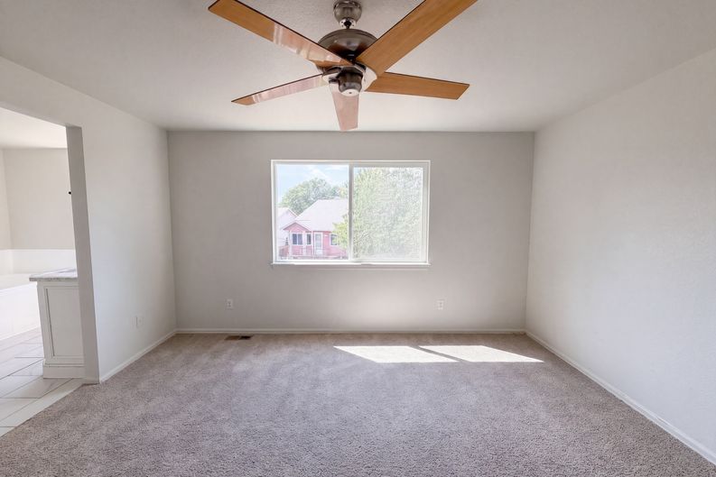 Photo 11 of 33 of 9537 Clayton Ct, Thornton, CO