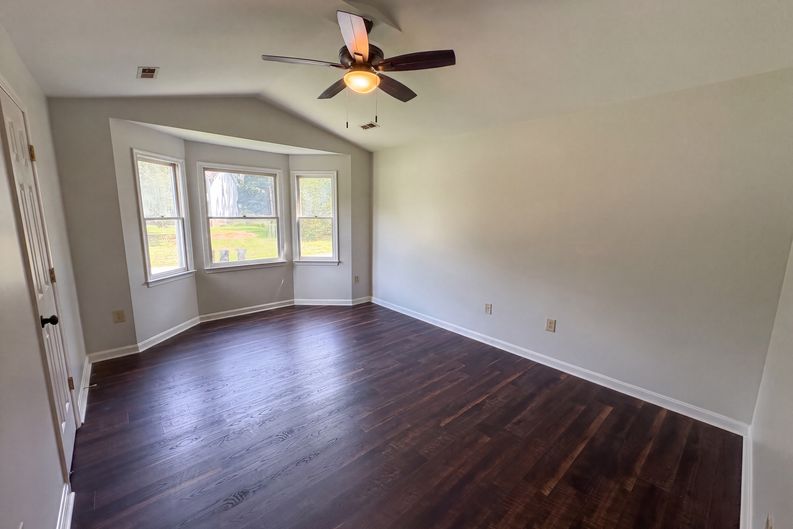 Photo 4 of 27 of 6401 Forest Grove Dr, Fredericksburg, VA