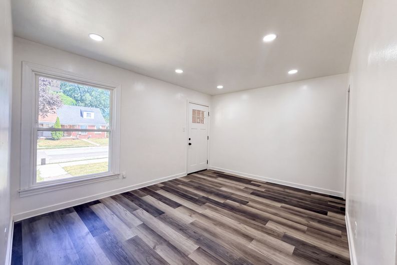 Photo 3 of 19 of 23089 Brittany Ave, Eastpointe, MI