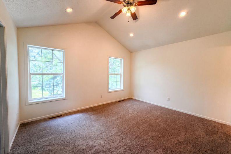 Photo 10 of 20 of 7476 Hampton Ln, Shakopee, MN