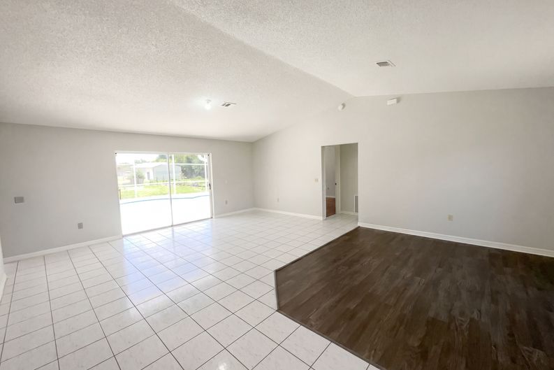 Photo 3 of 33 of 1750 Evergreen Ct, Kissimmee, FL