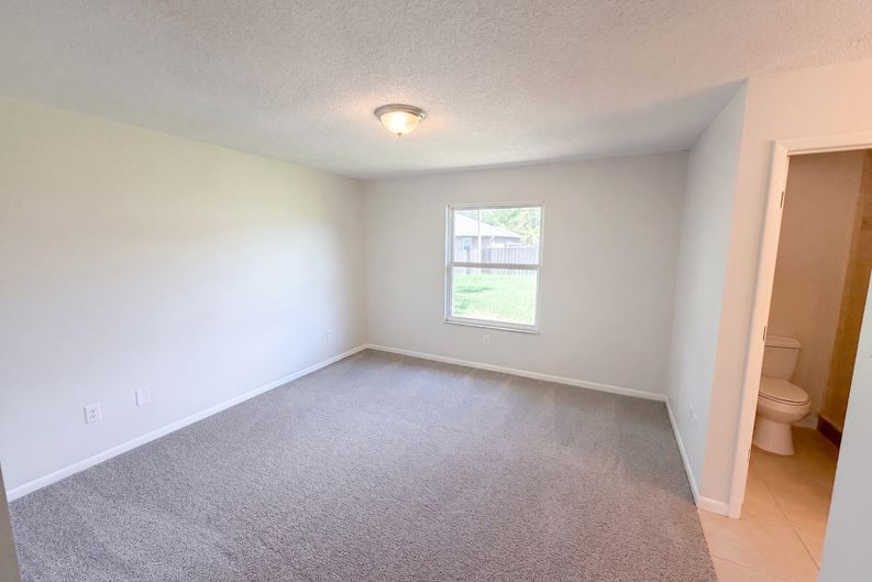 Photo 13 of 28 of 1061 Hunt St NW, Palm Bay, FL