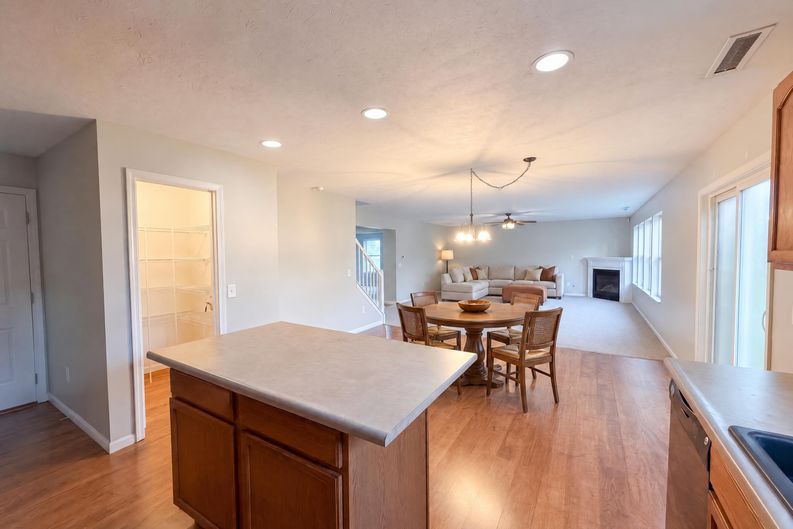 Photo 11 of 23 of 10605 Dunes Ct, Indianapolis, IN