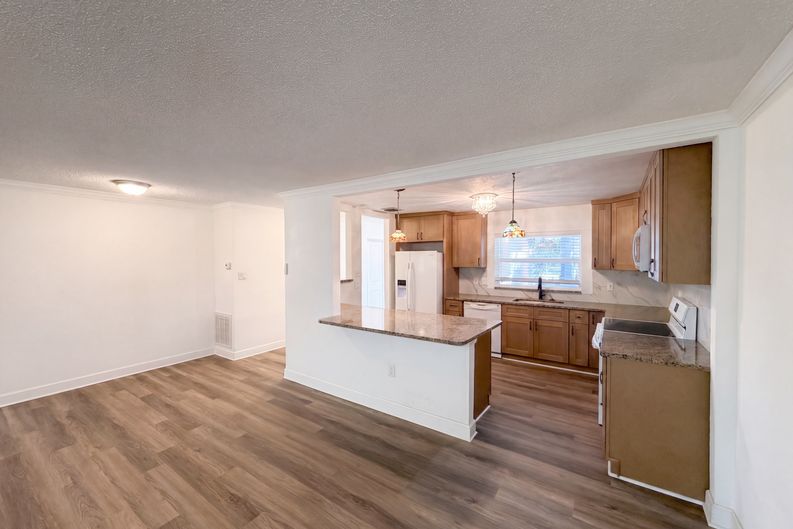 Photo 3 of 26 of 5122 Bay Blvd, Port Richey, FL