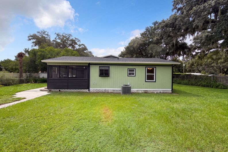 Photo 5 of 38 of 1721 Evergreen St, Kissimmee, FL