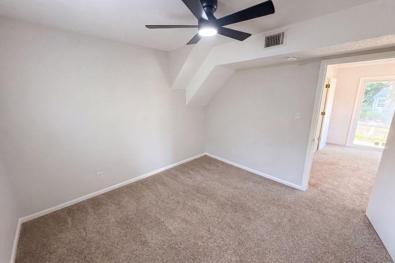 Photo 17 of 41 of 1030 McLaughlin Dr, Charlotte, NC