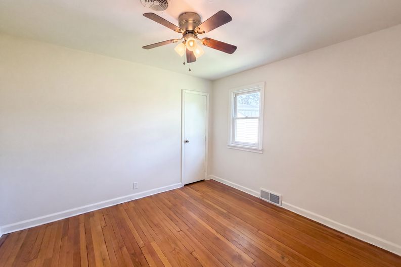 Photo 11 of 17 of 206 Bachmann Ave, Newark, OH