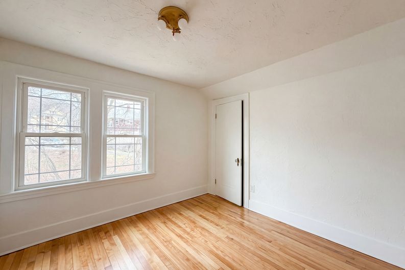 Photo 10 of 18 of 10 Perrot St, Worcester, MA