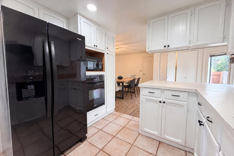 Photo 9 of 16 of 4246 Spring Rock Cir, West Linn, OR