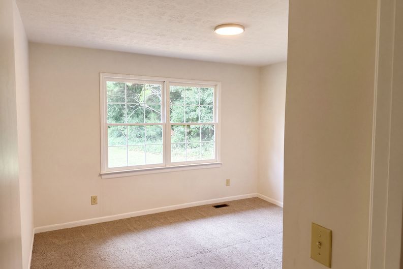 Photo 10 of 15 of 3089 Linecrest Rd, Ellenwood, GA