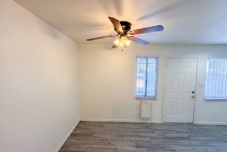 Photo 6 of 17 of 8446 N 34th Dr, Phoenix, AZ
