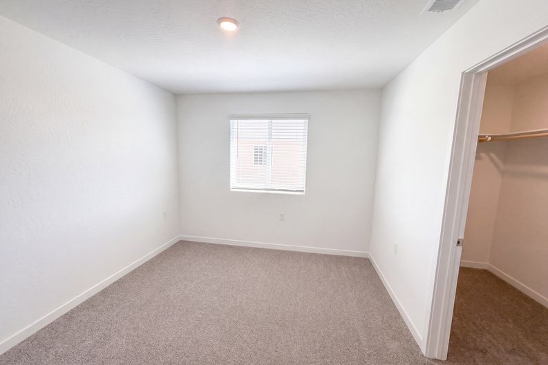 Photo 12 of 18 of 3267 Carambola Ave, Clovis, CA