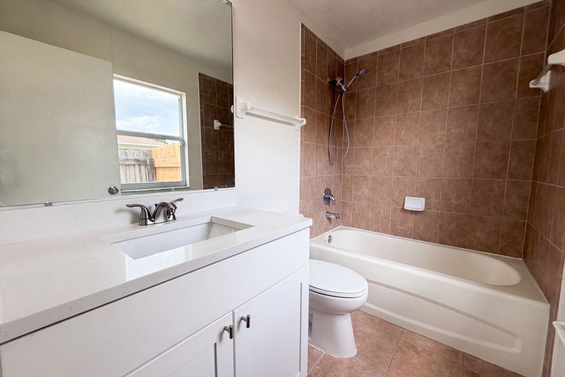Photo 9 of 22 of 13236 Pike Lake Dr, Riverview, FL