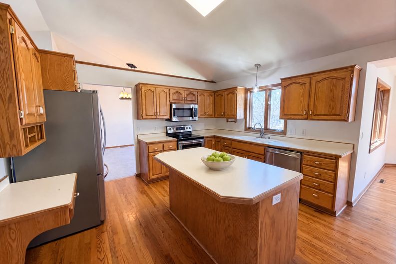 Photo 15 of 38 of 8433 Upland Ln N, Maple Grove, MN