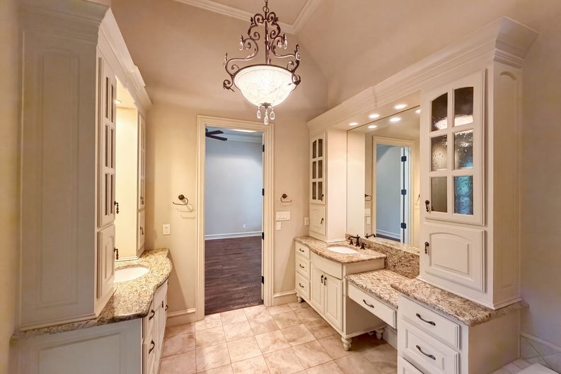 Photo 17 of 33 of 6113 Rock Dove Cir, Colleyville, TX